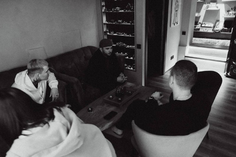 КЛИПРебята, собираюсь в начале июня (ориентировочно с 6 по 10 число) собирать большое кол-во людей в Питере на съемки клипа.😲Каждый из вас может засве